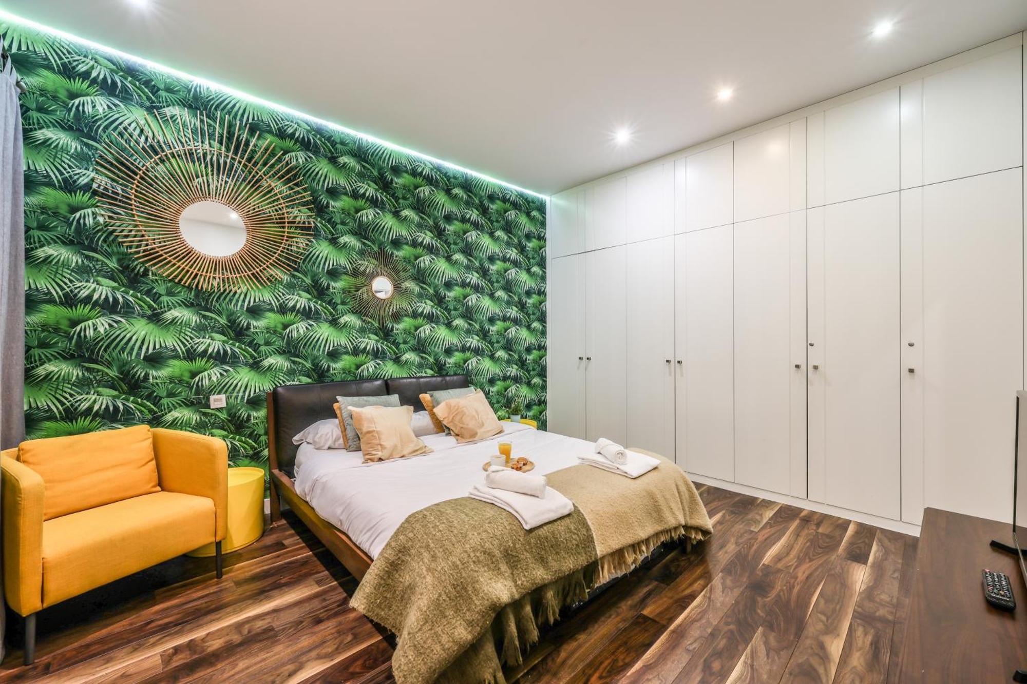 Luxury In Puerta Del Sol Apartment