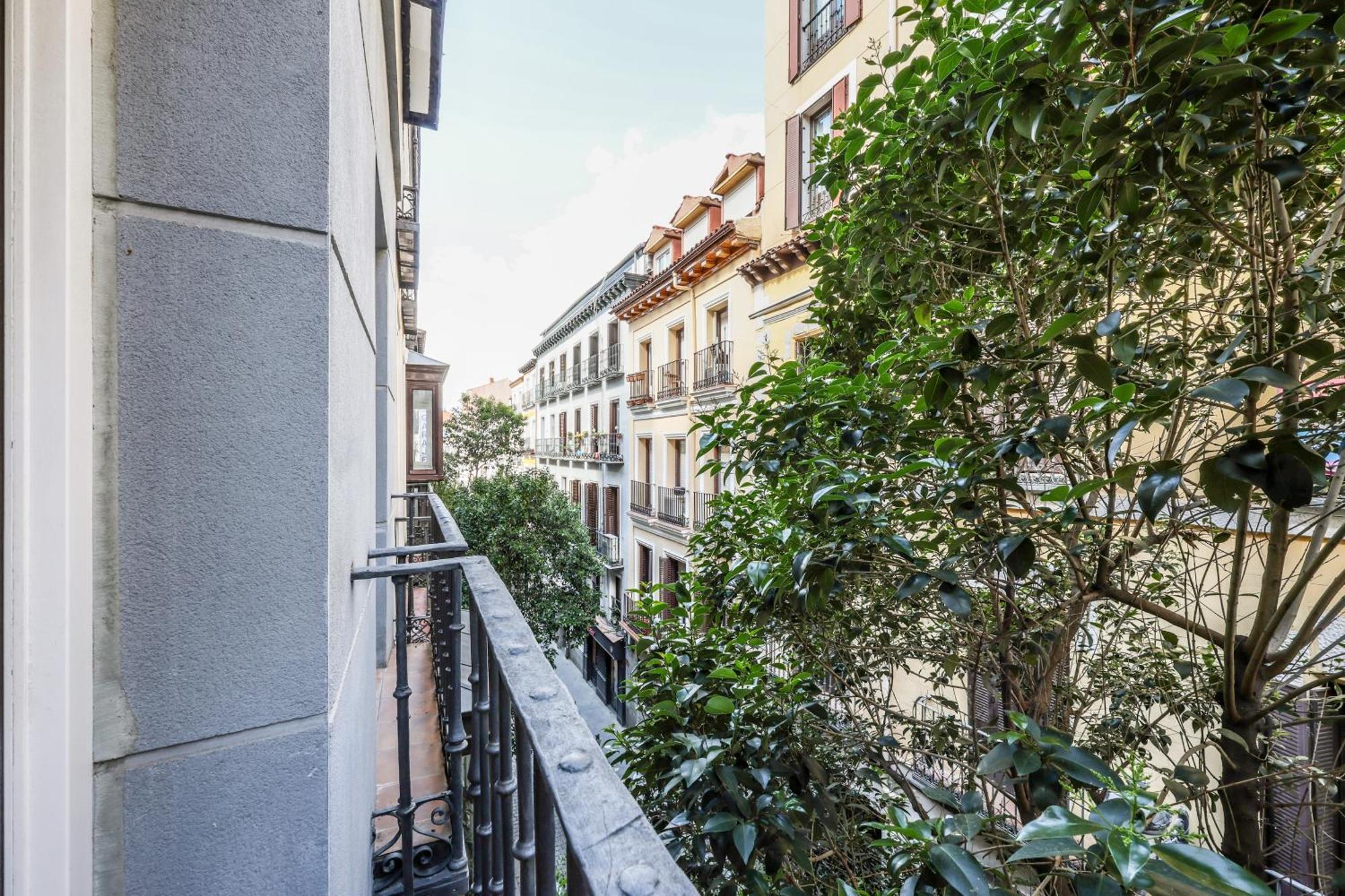 Luxury In Puerta Del Sol Apartment